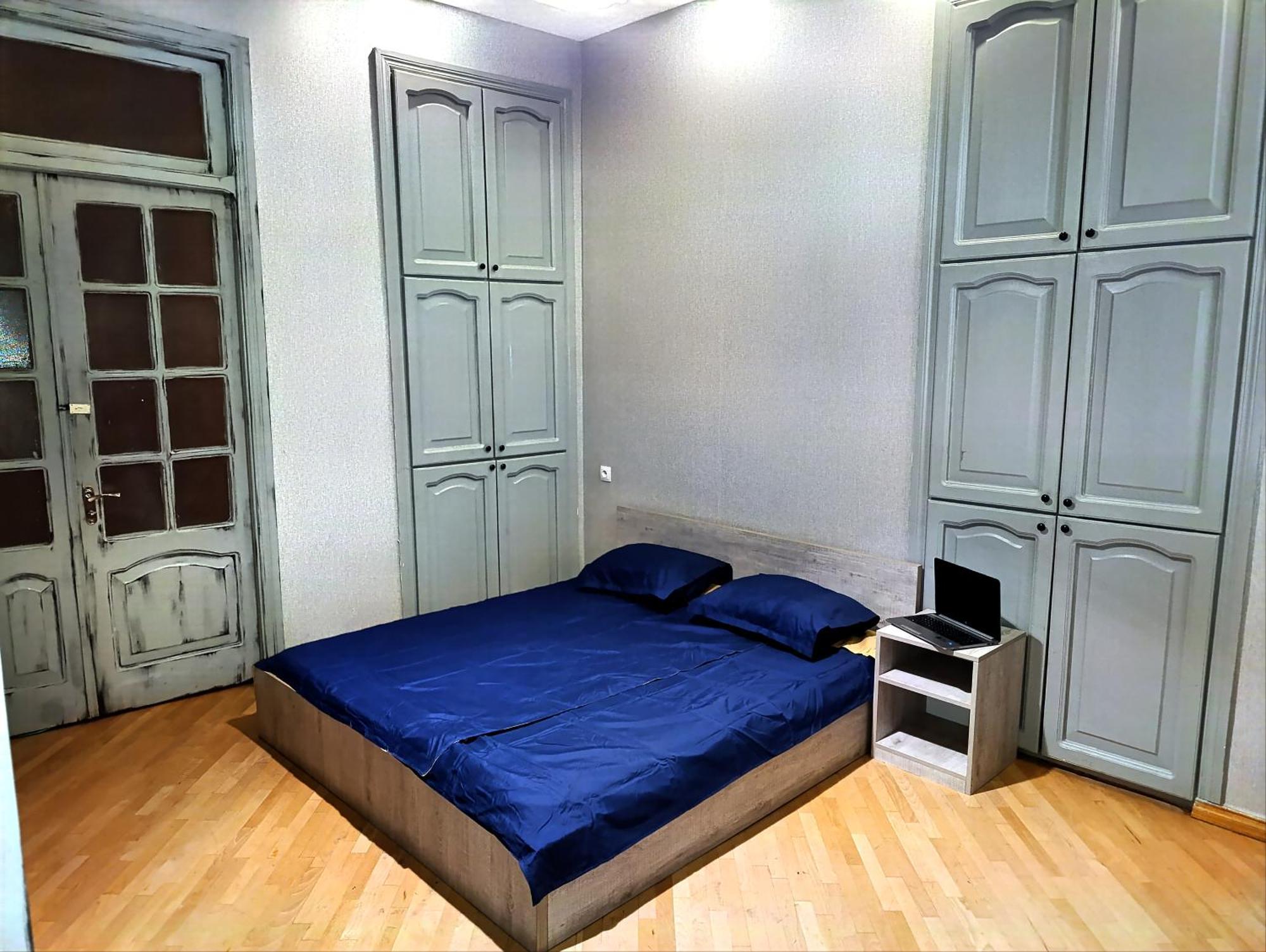 J Square Hostel Тбилиси Экстерьер фото