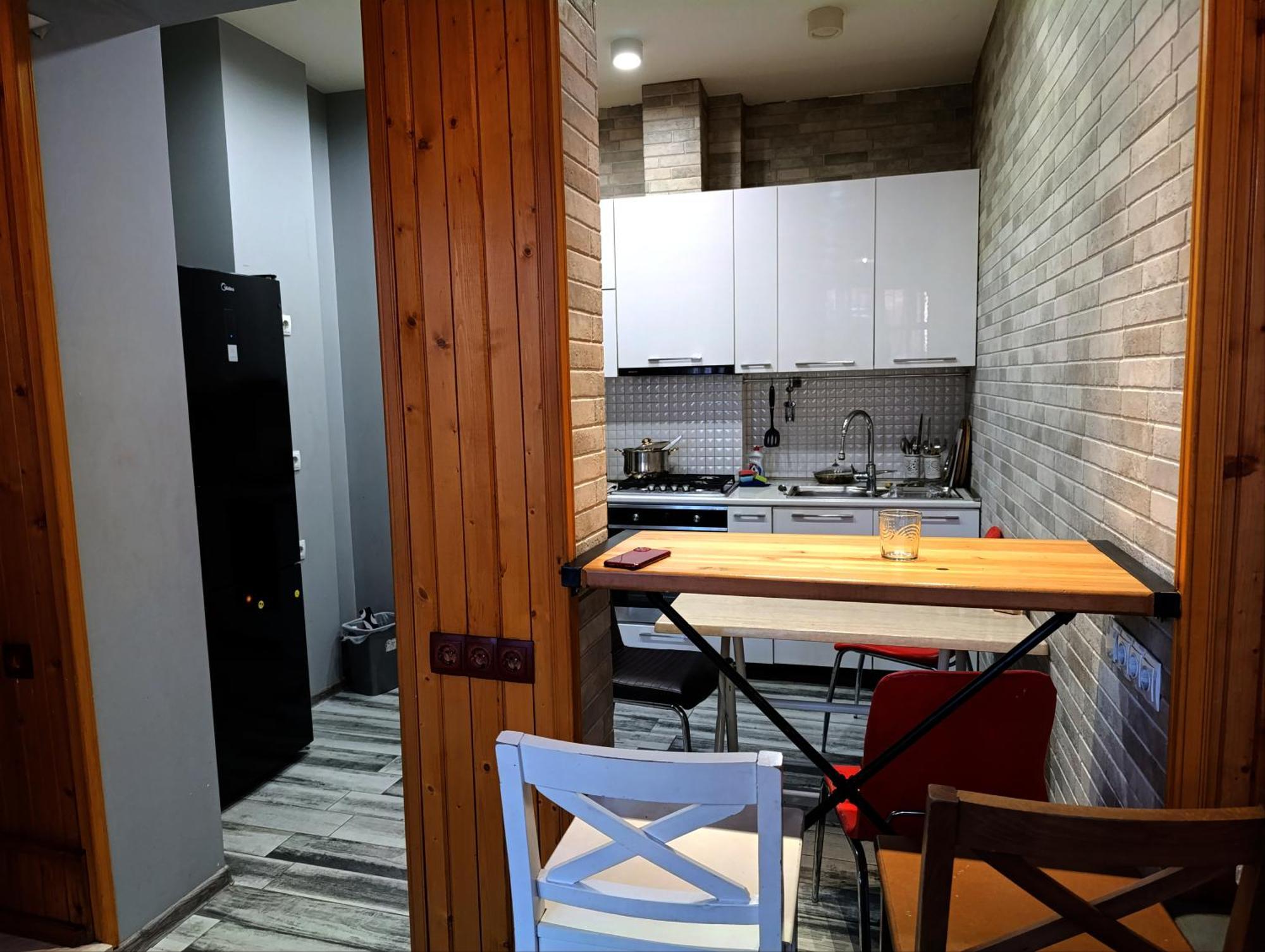 J Square Hostel Тбилиси Экстерьер фото