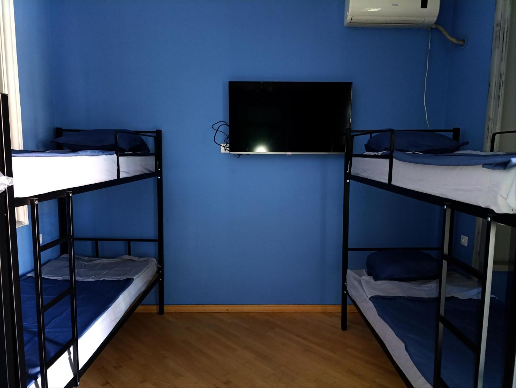 J Square Hostel Тбилиси Экстерьер фото