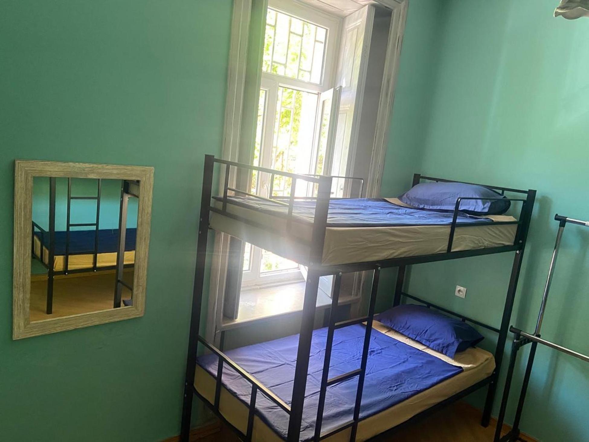 J Square Hostel Тбилиси Экстерьер фото
