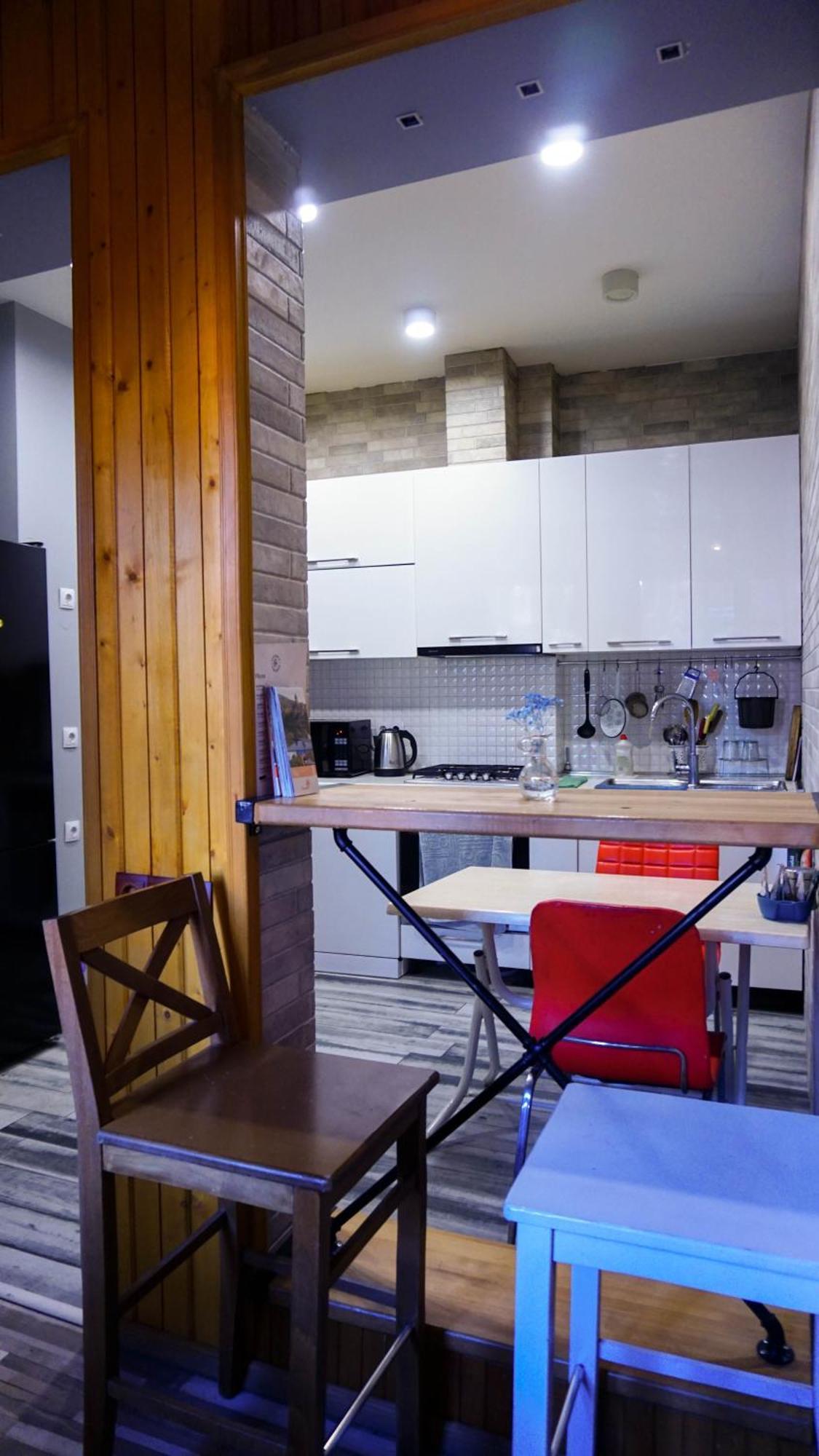J Square Hostel Тбилиси Экстерьер фото