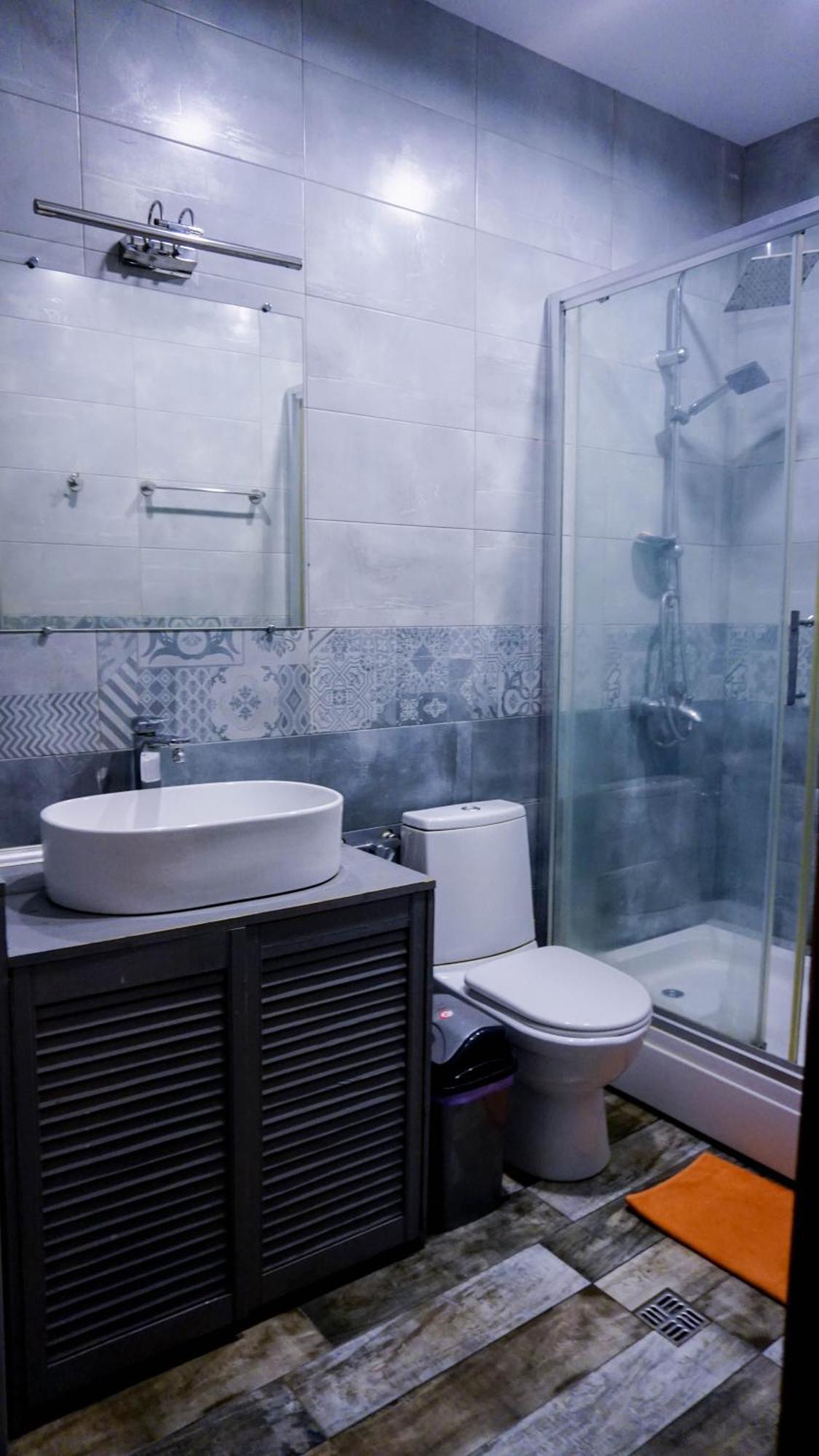 J Square Hostel Тбилиси Экстерьер фото